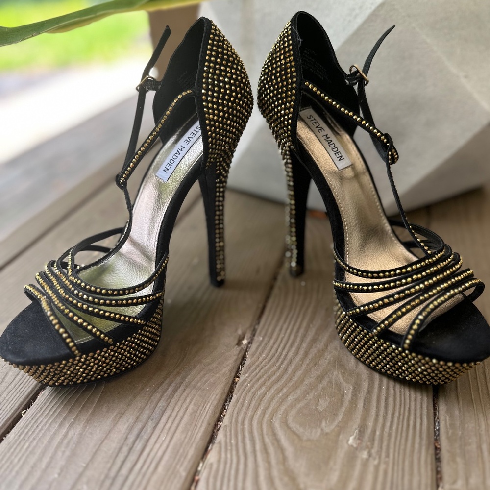 Steve Madden black velvet and gold platform heels size 9 1/2